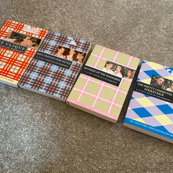 *SALE* The Clique book series - Picture 1 of 7